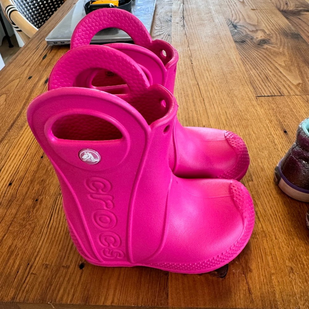 Croc rain boots like new hot pink